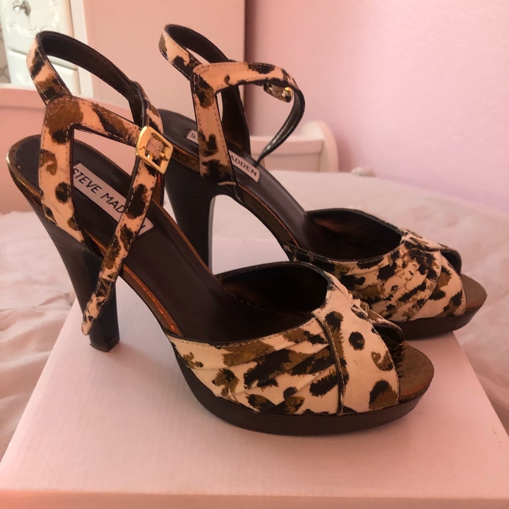 Steve Madden brown/white heel sandals.